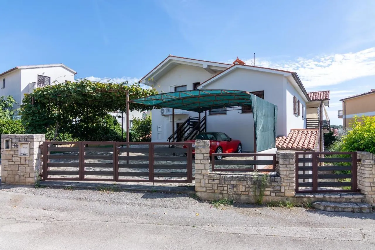 Apartment Pjescana Uvala 7349A Pula