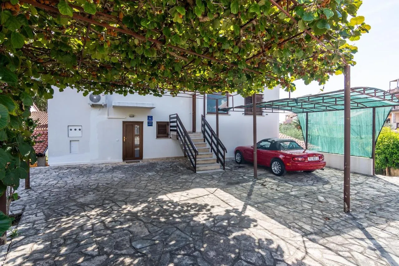 Apartment Pjescana Uvala 7349A Pula